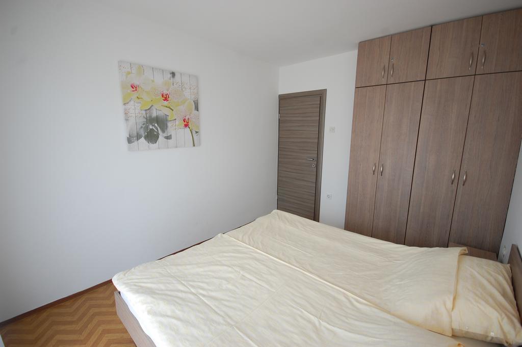 Apartments Jakobi By El-Pi Tours Njivice Exterior photo