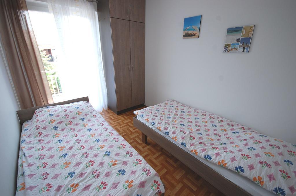 Apartments Jakobi By El-Pi Tours Njivice Exterior photo